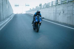 conducir moto por carretera